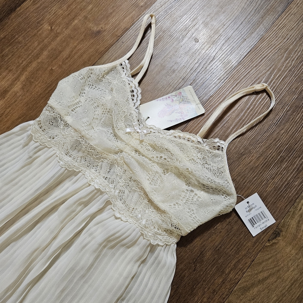 In Bloom by Jonquil Vintage Cream Lace Pleated Slip Dress Night Gown Lingerie S